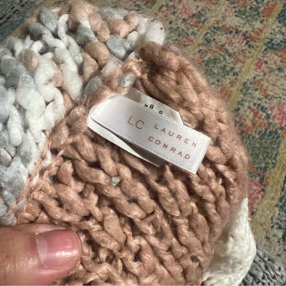 Lauren Conrad infinity scarf - Picture 2 of 4